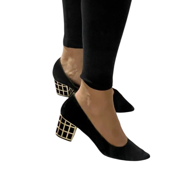 🖤💛𝐁𝐑𝐈𝐀𝐍 𝐀𝐓𝐖𝐎𝐎𝐃 Karina Suede Cage Block heel pumps - Picture 1 of 5